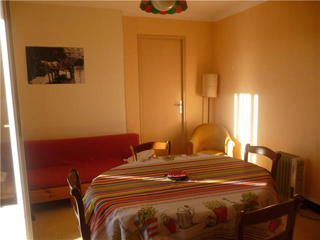 Location Vacances,  Appartement F3  pour 4 personnes à Sanary Centre Réf: SFN-M0198