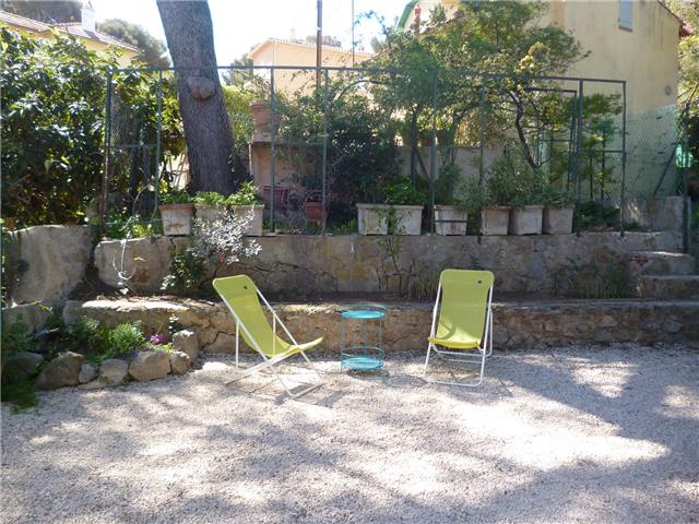 Location Vacances,  Appartement F3  pour 4 personnes à Sanary Centre Réf: SFN-M0205