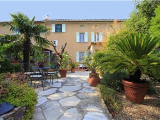 Location Vacances,  Chambre d'hôtes pour 8 personnes à Six-Fours Les Playes Réf: Sfn@LS57541