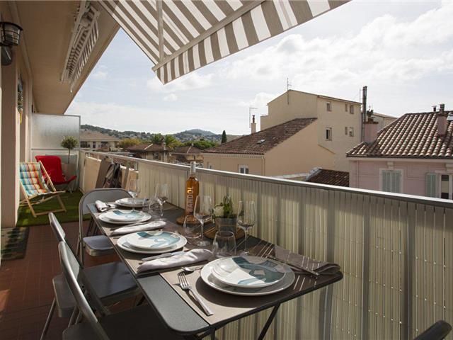 Location Vacances,  Appartement T4  pour 6 personnes à Sanary Centre Réf: SFN-M0389