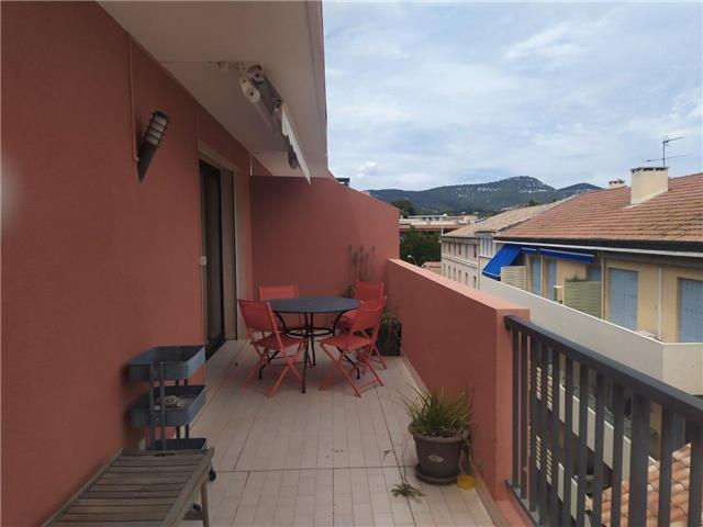 Location Vacances,  Appartement T2  pour 3 personnes à Sanary Centre Réf: SFN-M0407