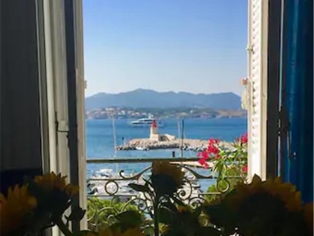 Location Vacances,  Appartement F2  pour 4 personnes à Sanary Centre Réf: SFN-M0414