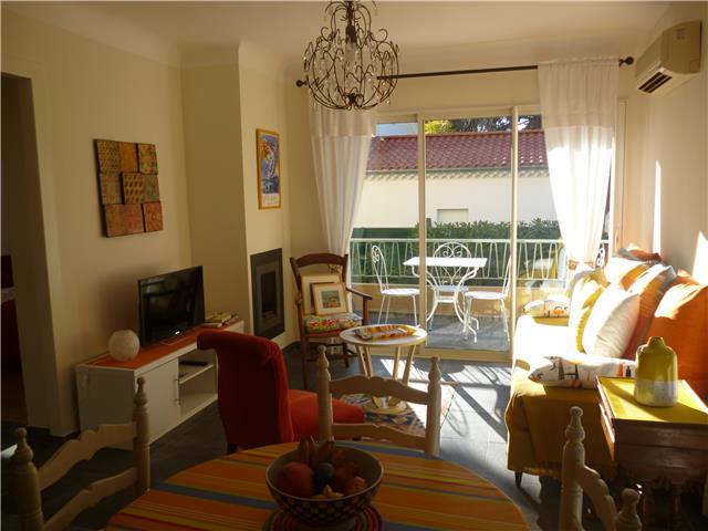 Location Vacances,  Appartement T2  pour 3 personnes à Sanary Centre Réf: SFN-M0192