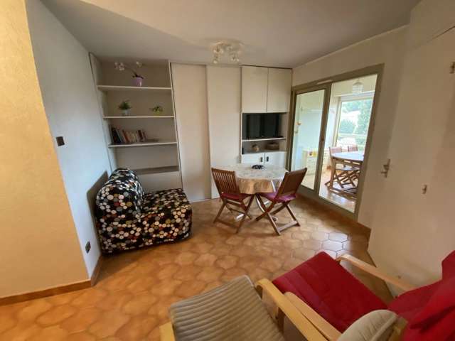 Location Vacances,  Appartement T3  pour 5 personnes à Saint Mandrier Pin Rolland Réf: SFN-189