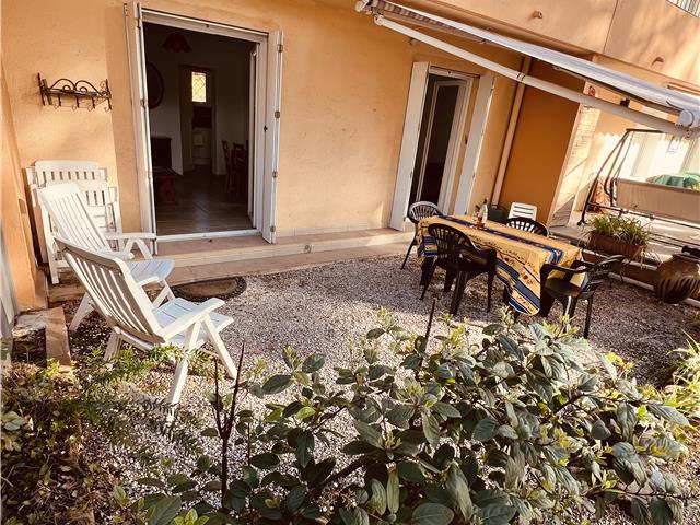 Location Vacances,  Appartement F2  pour 4 personnes à Sanary Centre Réf: SFN-M0563