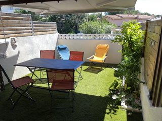 Location Vacances,  Appartement T2  pour 3 personnes à Sanary