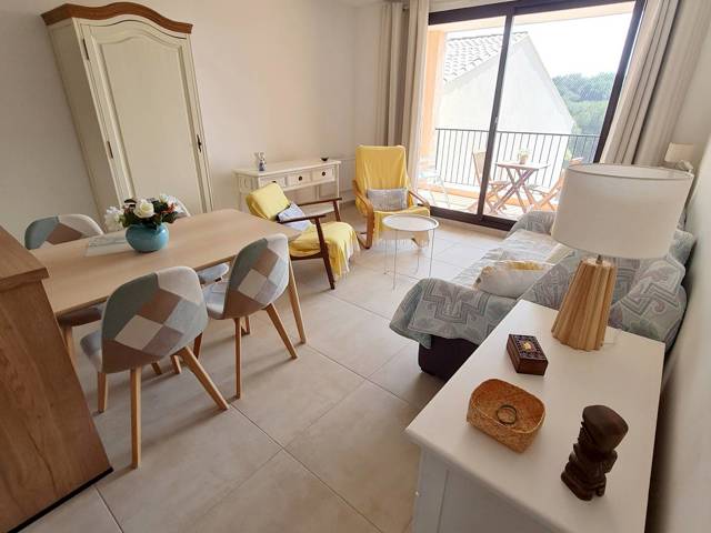Location Vacances,  Appartement F2  pour 4 personnes à Six-Fours Réf: SFN-LUBERON 333