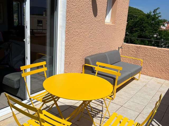 Location Vacances,  Appartement F2  pour 4 personnes à La Seyne Les Sablettes Réf: SFN-223