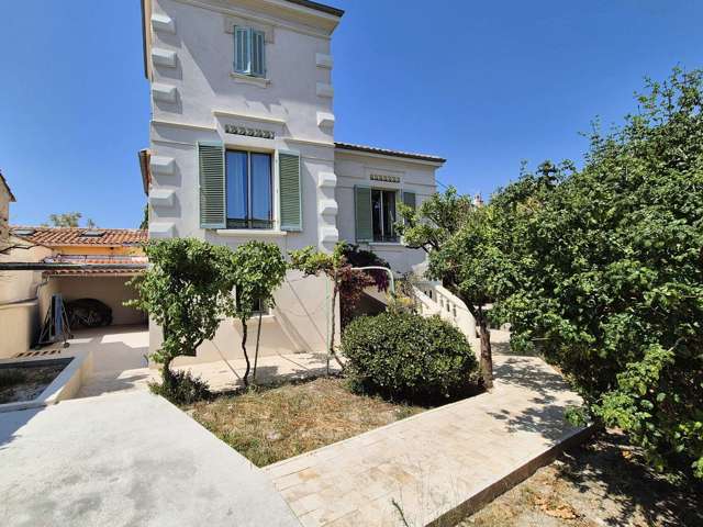 Location Vacances,  Maison pour 7 personnes à Saint Mandrier Village Réf: SFN-220