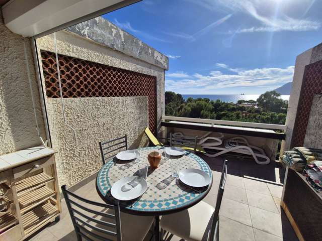 Location Vacances,  Appartement F2  pour 4 personnes à La Seyne Les Sablettes Réf: SFN-894