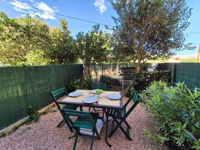 Location Vacances,  Studio pour 3 personnes à Saint Mandrier Village Réf: SFN-282