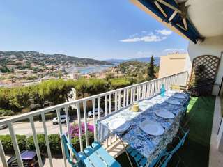 Location Vacances,  Appartement F4  pour 7 personnes à Saint Mandrier Village Réf: SFN-276