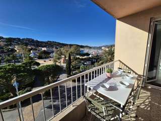 Location Vacances,  Appartement T2  pour 4 personnes à Saint Mandrier Village Réf: SFN-286