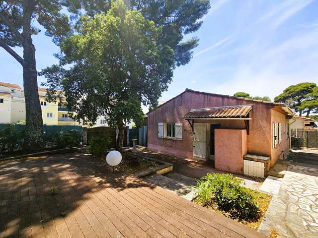 Location Vacances,  Maison pour 7 personnes à Saint Mandrier Pin Rolland Réf: SFN-221