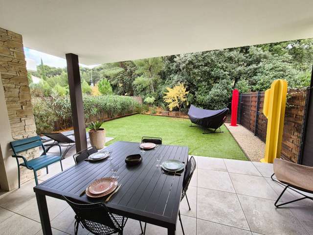 Location Vacances,  Appartement F2  pour 5 personnes à Saint Mandrier Pin Rolland Réf: SFN-290