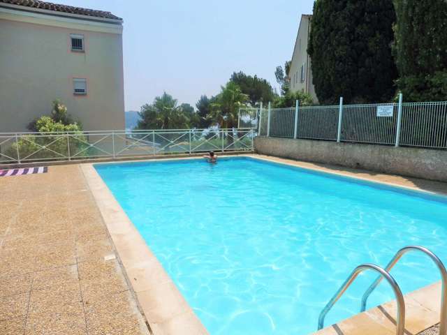 Location Vacances,  Appartement F4  pour 6 personnes à La Seyne Tamaris Réf: SFN-085