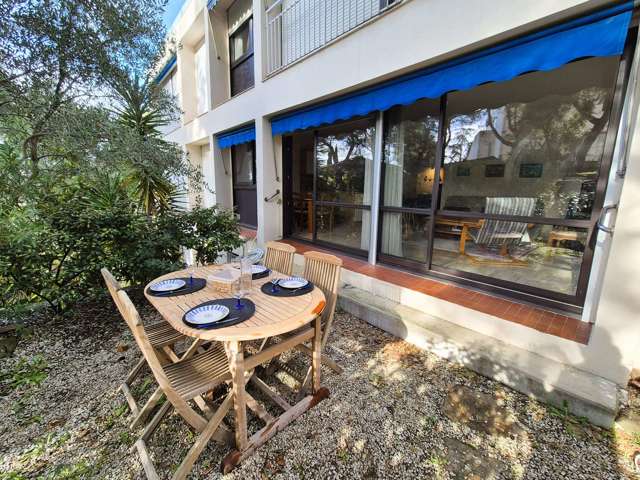 Location Vacances,  Appartement F3  pour 6 personnes à Saint Mandrier Village Réf: SFN-301