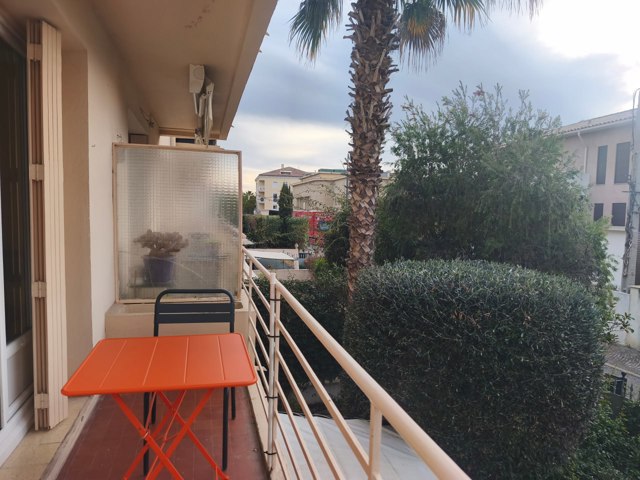 Location Vacances,  Appartement T2  pour 4 personnes à Sanary Réf: SFN-M0610