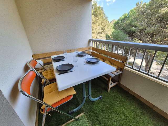 Location Vacances,  Appartement T2  pour 4 personnes à Saint Mandrier Pin Rolland Réf: SFN-191