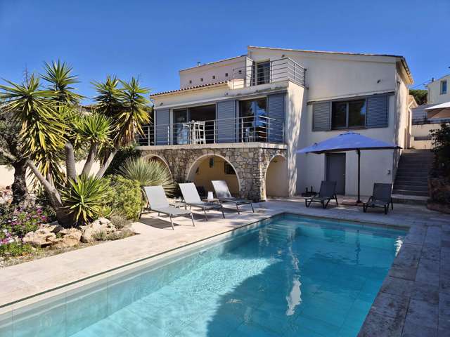 Location Vacances,  Appartement T5  pour 7 personnes à Saint Mandrier Pin Rolland Réf: SFN-293