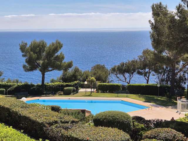 Location Vacances,  Appartement F4  pour 6 personnes à Saint Mandrier Pin Rolland Réf: SFN-977