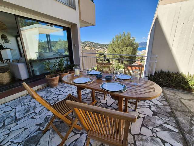 Location Vacances,  Appartement F3  pour 6 personnes à Saint Mandrier Village Réf: SFN-313