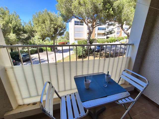 Location Vacances,  Appartement F3  pour 4 personnes à Saint Mandrier Village Réf: SFN-315
