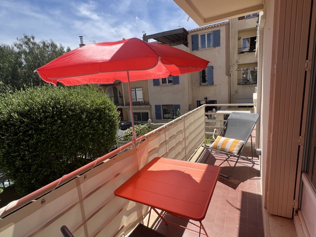 Location Vacances,  Appartement T2  pour 4 personnes à Sanary Réf: SFN-M0610