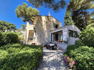Location Vacances,  Appartement F6  pour 8 personnes à Saint Mandrier Village Réf: SFN-323