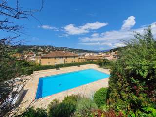 Location Vacances,  Appartement T3  pour 4 personnes à Saint Mandrier Village Réf: SFN-324