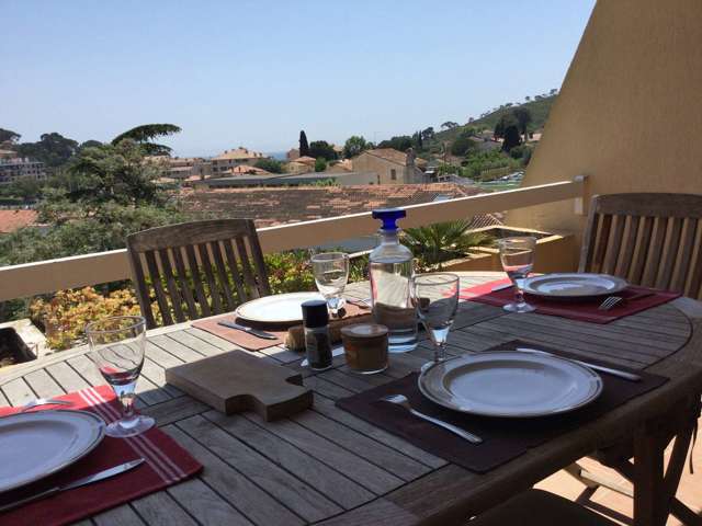 Location Vacances,  Appartement F4  pour 4 personnes à Saint Mandrier Village Réf: SFN-999