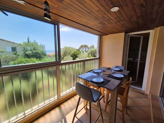Location Vacances,  Appartement T3  pour 6 personnes à Saint Mandrier Village Réf: SFN-319