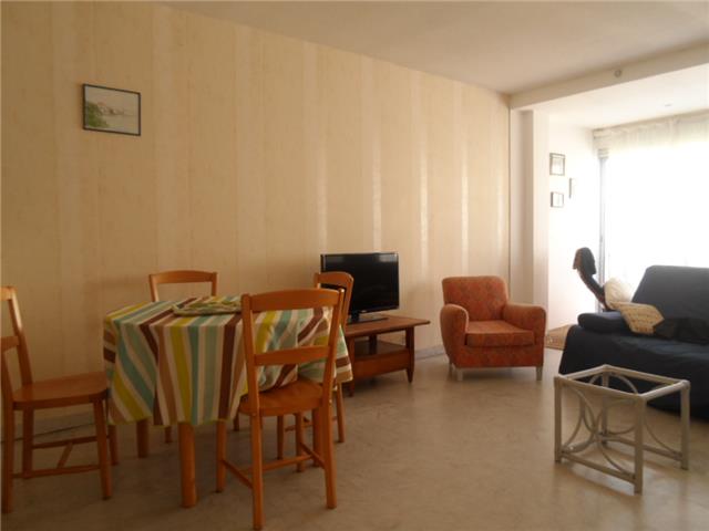 Location Vacances,  Appartement F2  pour 4 personnes à Sanary Centre Réf: SFN-M0166